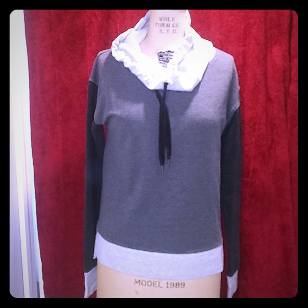 Nicole Miller Sweatshirt